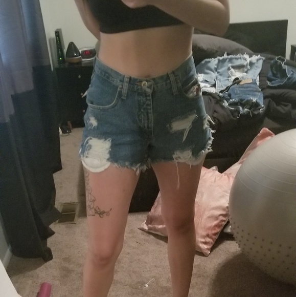 Vinatge Fit Wrangler Denim Cutoff Shorts | 7/8 - Picture 4 of 8